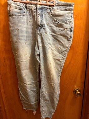 Judy Blue Light Blue Star-Embroidered Ankle Jeans like new!